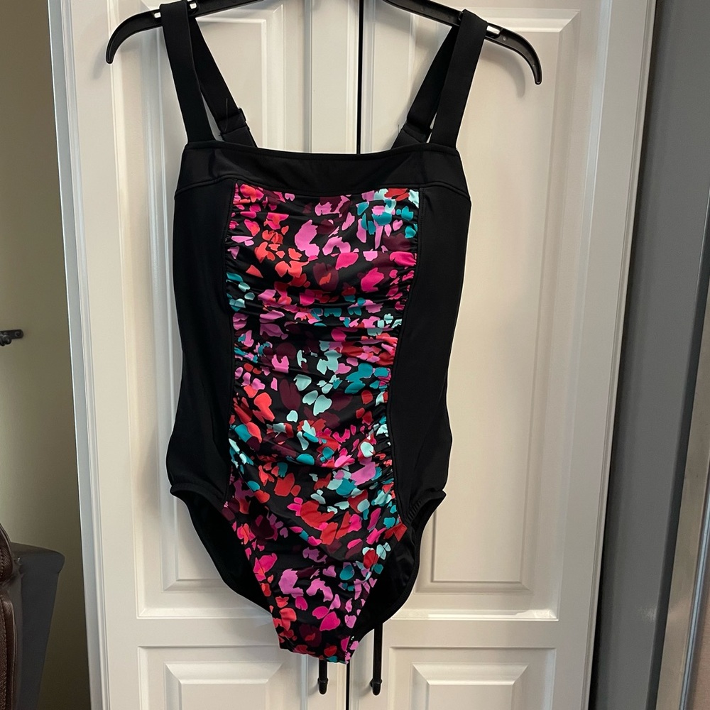 Aqua Green Women’s square neck shirred one piece swimsuit size Large